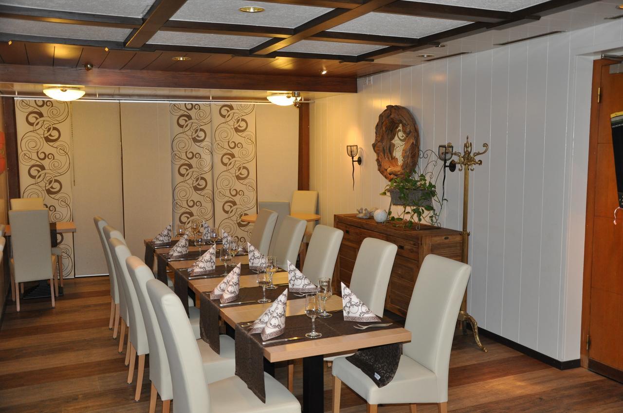 Hotel Loewen Mellingen Bagian luar foto